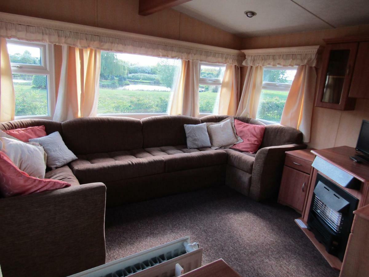 Fenlake Holiday Accommodation Metheringham Экстерьер фото
